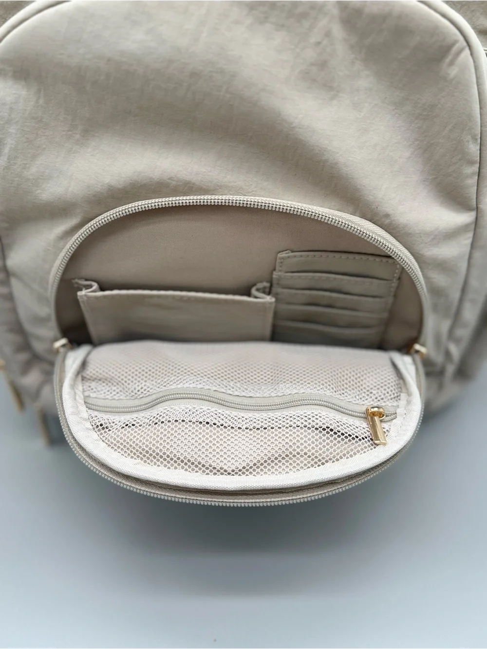 Isaac Mizrahi spacious backpack